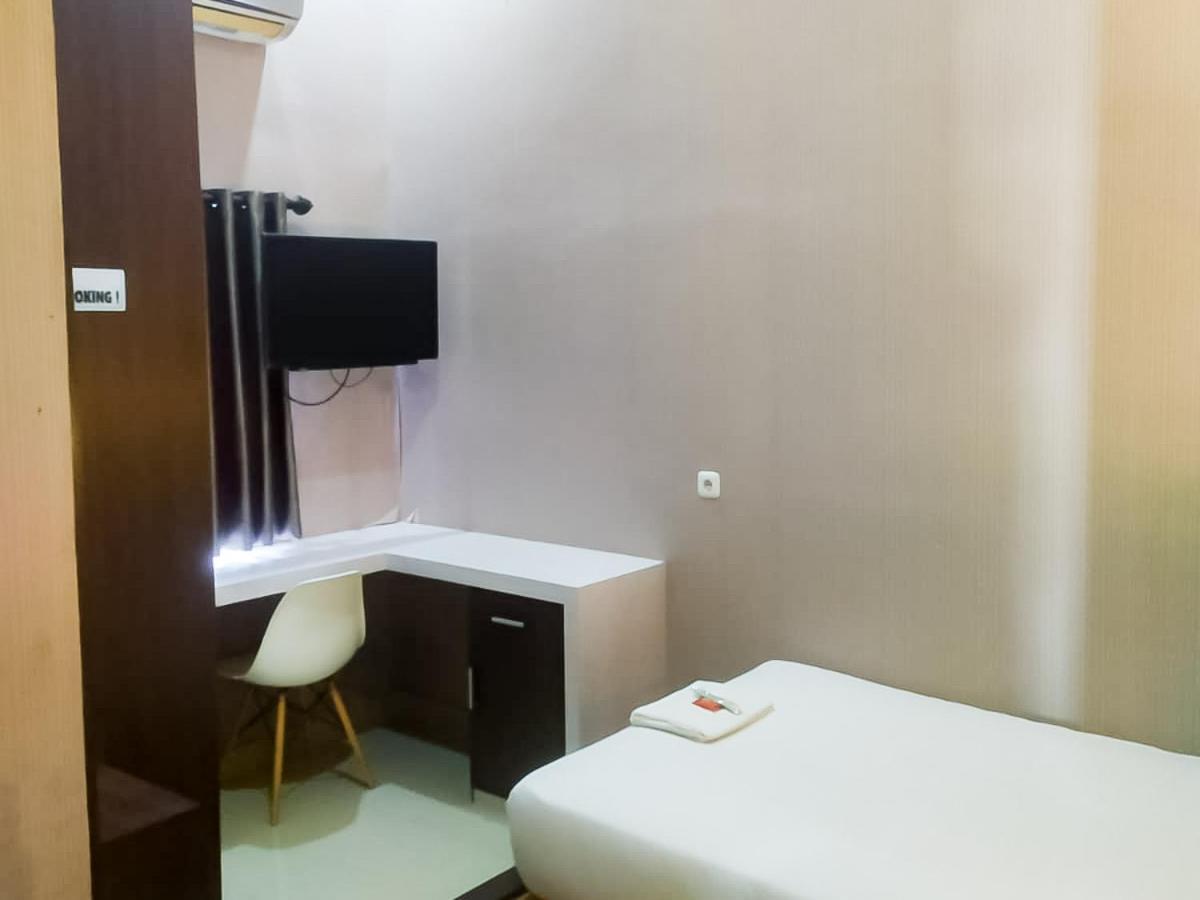 Reddoorz Syariah Near Sultan Syarif Kasim II Airport Hotel Pekanbaru Buitenkant foto